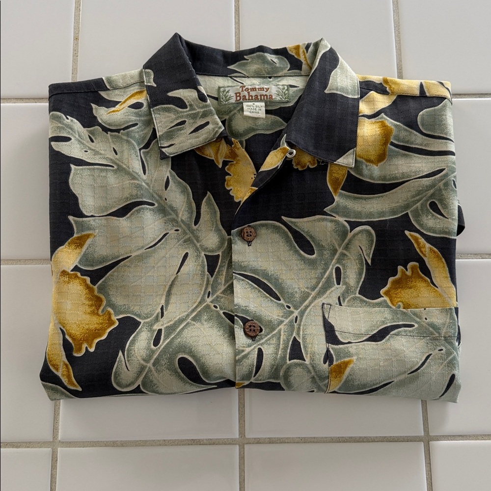 Men's Tommy Bahama‎ Silk Tropical Floral Shirt button down Size S 🐈‍⬛